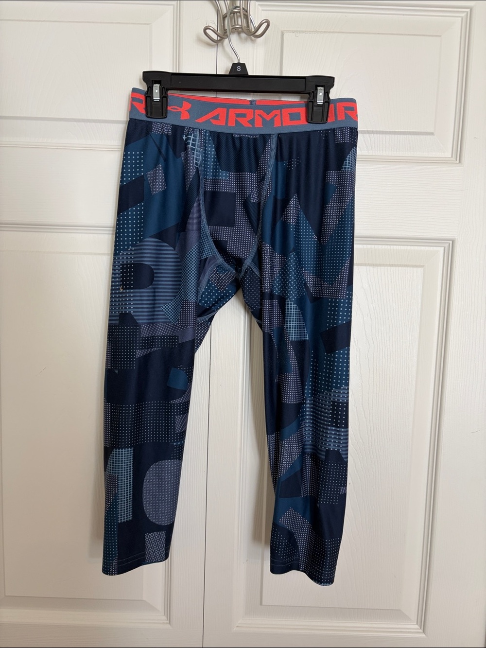 Under Armour Navy Geometric Compression Capri with Coral Waistband